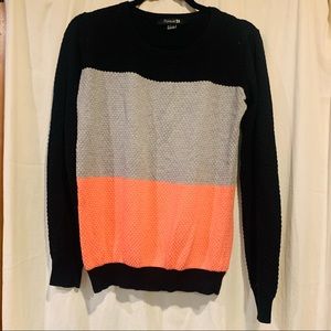 🍬3/$20 Black, Grey and Pink Knit Sweater🍬